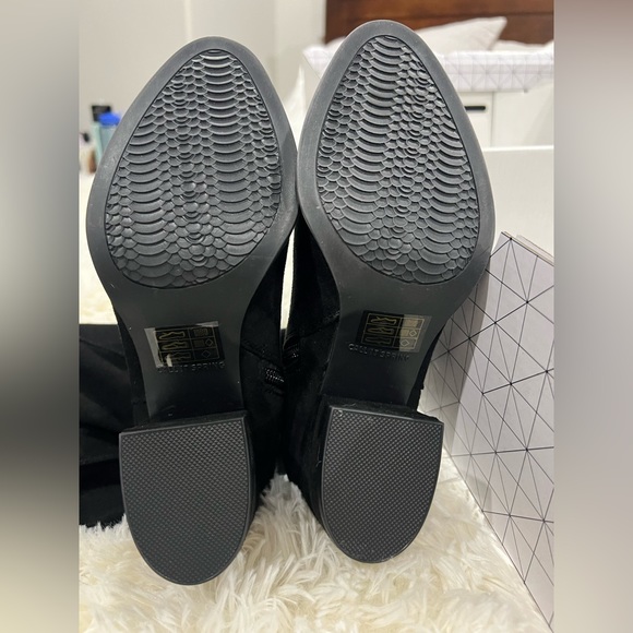 Knee high boots - Picture 2 of 4